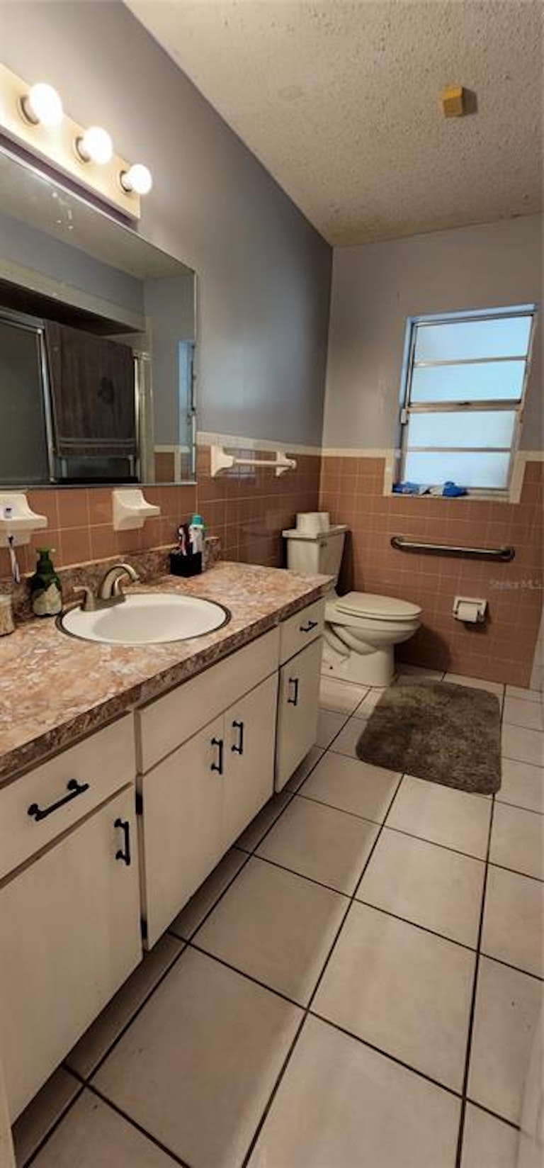 Photo 12 of 14 - 8225 Carey Rd, Lithia, FL 33547