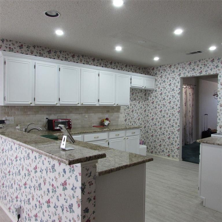 Photo 11 of 32 - 1345 Mill Wood Ln, Garland, TX 75040