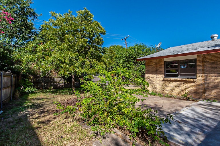 Photo 20 of 21 - 2717 Cantrell St, Irving, TX 75062