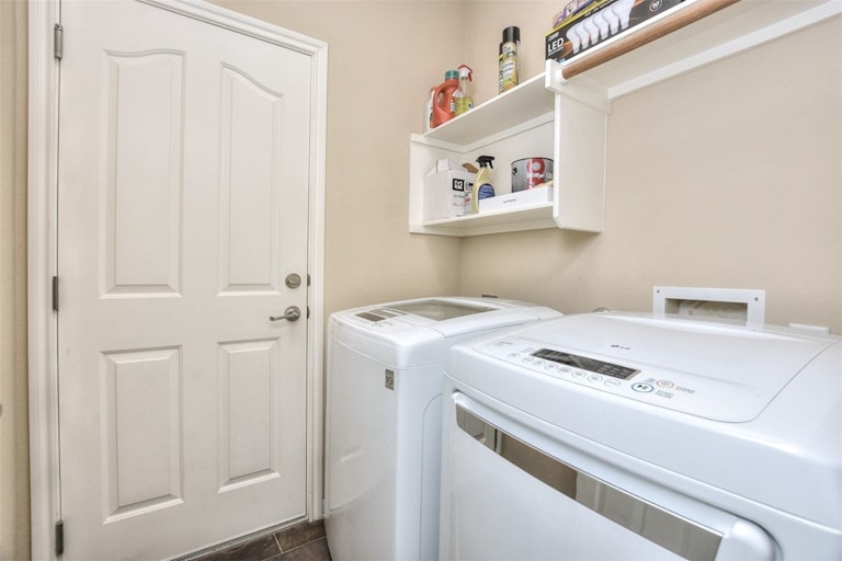 Photo 13 of 27 - 8020 Alophia Dr, Austin, TX 78739