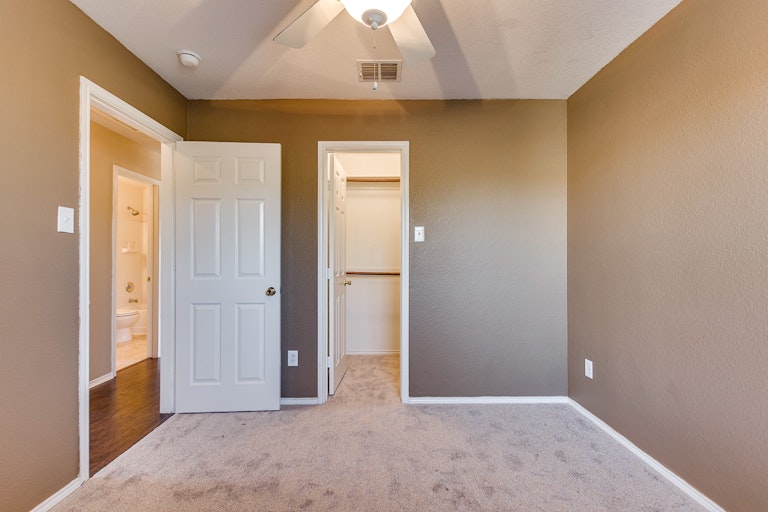 Photo 28 of 31 - 2700 Mountain Lion Dr, Fort Worth, TX 76244