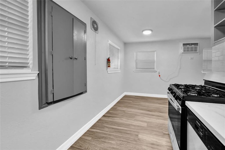Photo 12 of 23 - 5102 Academy St #16, Houston, TX 77005