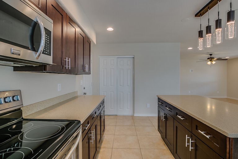Photo 8 of 22 - 3027 W Daley Ln, Phoenix, AZ 85027