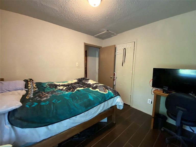 Photo 9 of 19 - 548 Elston Dr, Dallas, TX 75232