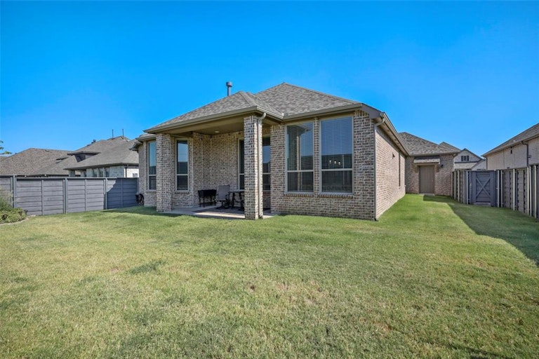 Photo 30 of 34 - 832 Longbranch Way, Aubrey, TX 76227