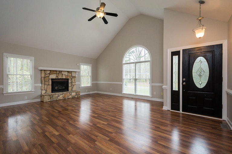 Photo 10 of 21 - 124 Baron Cir, Youngsville, NC 27596