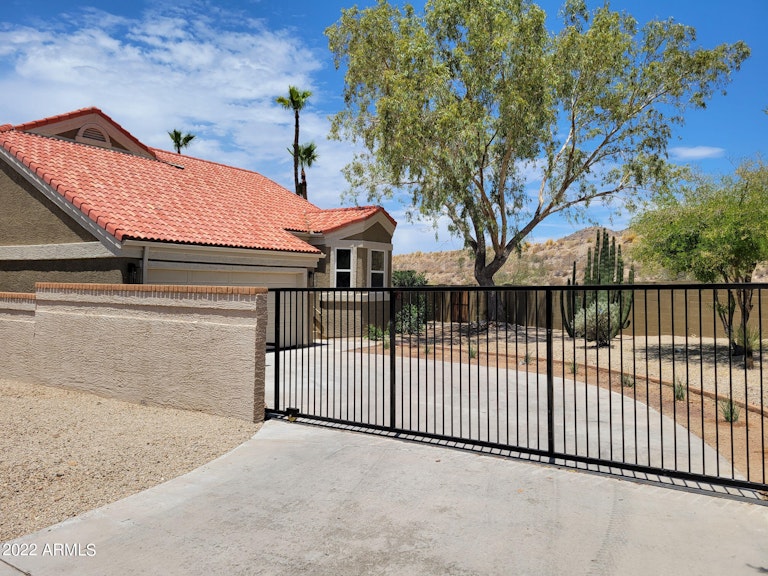 Photo 2 of 67 - 11286 E Laurel Ln, Scottsdale, AZ 85259