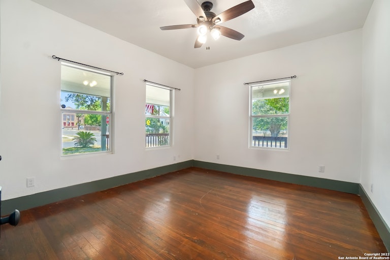 Photo 12 of 21 - 850 Hammond Ave, San Antonio, TX 78210