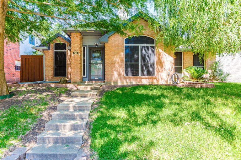 Photo 1 of 29 - 720 Ridgemont Dr, Allen, TX 75002