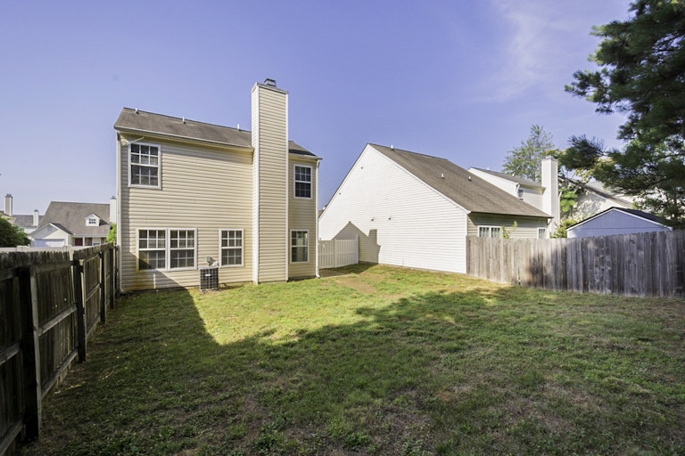 Photo 5 of 16 - 7525 Brighton Hill Ln, Raleigh, NC 27616