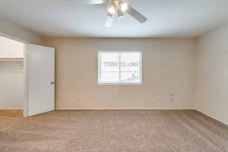 Photo 15 of 28 - 9507 Sophora Dr, Dallas, TX 75249