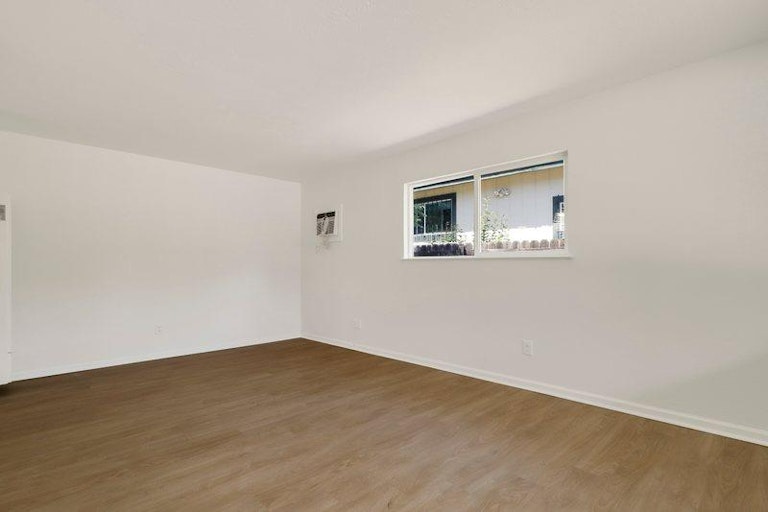Photo 4 of 20 - 3452 38th St, Sacramento, CA 95817
