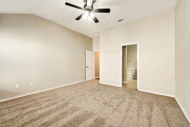 Photo 17 of 27 - 8508 Minturn Dr, Fort Worth, TX 76131