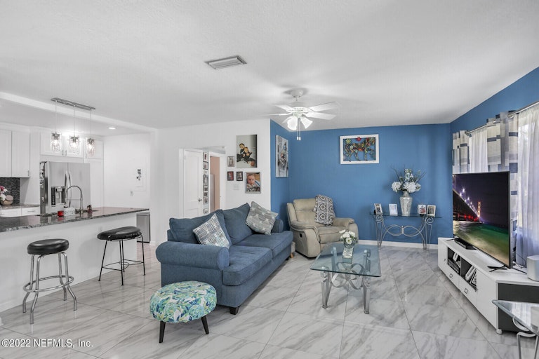Photo 9 of 27 - 557 Laurina St, Jacksonville, FL 32216