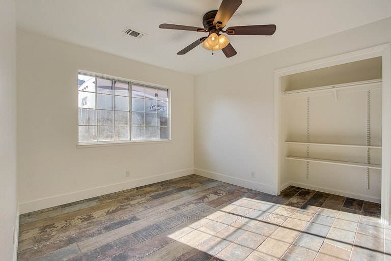 Photo 22 of 32 - 6724 Folkstone Way, Elk Grove, CA 95758