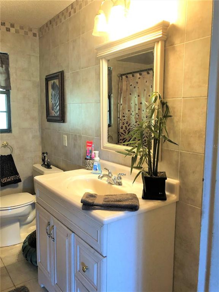 Photo 36 of 38 - 738 W Hogle Ave, Deland, FL 32720