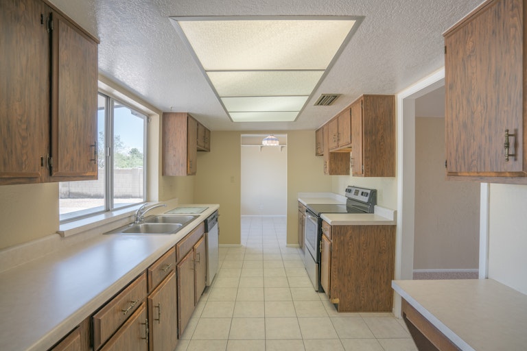 Photo 3 of 26 - 4340 W Paradise Dr, Glendale, AZ 85304