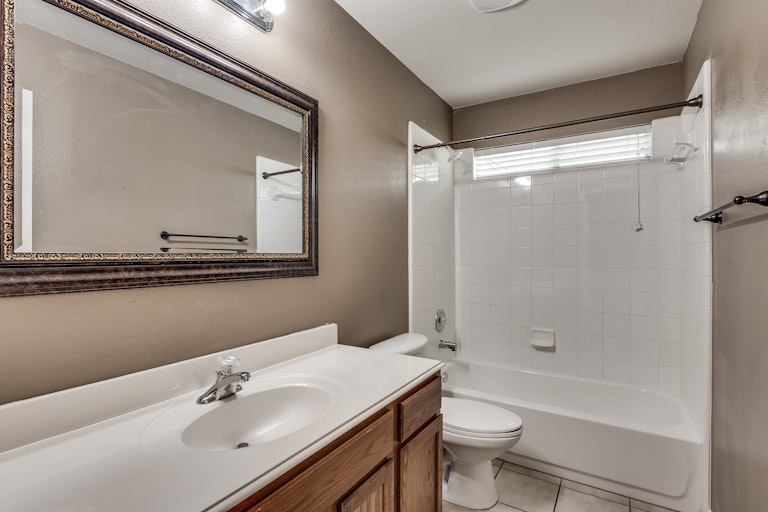 Photo 19 of 24 - 1226 Long Leaf Dr, Savannah, TX 76227