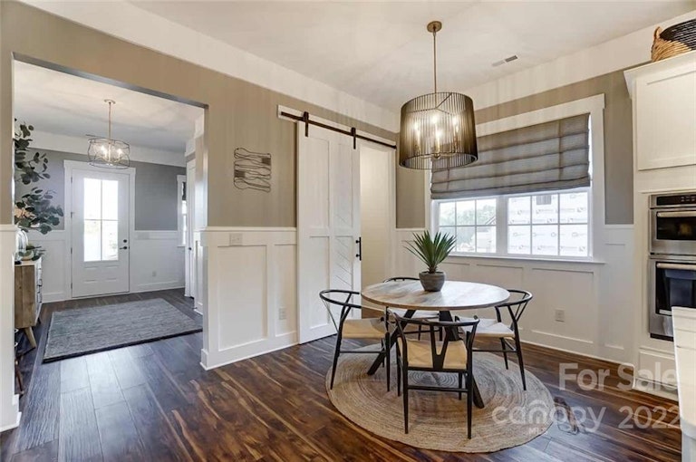 Photo 10 of 33 - 1035 Masefield Ave, Matthews, NC 28105