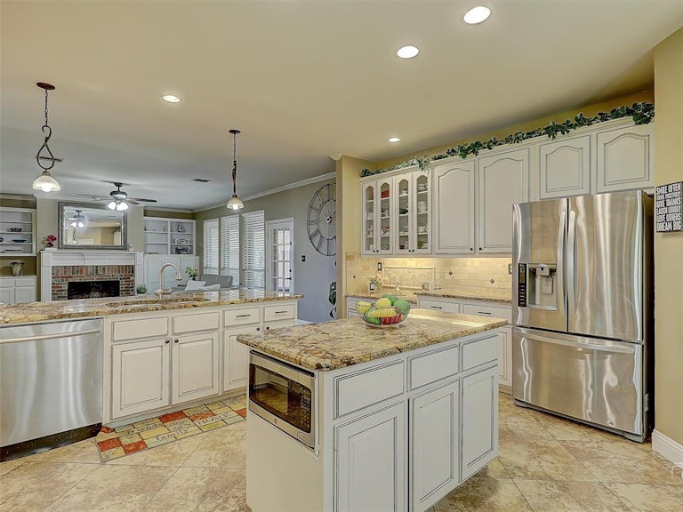 Photo 10 of 32 - 2917 Ramblewood Way, Plano, TX 75023