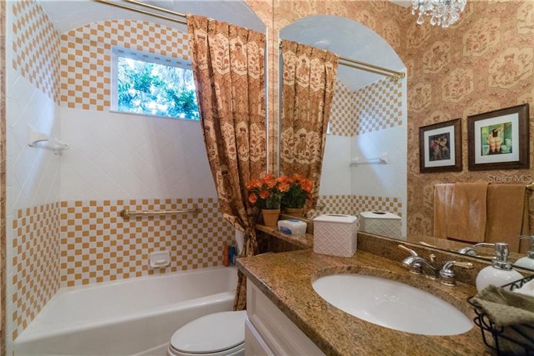 Photo 17 of 25 - 8187 Abingdon Ct, Bradenton, FL 34201