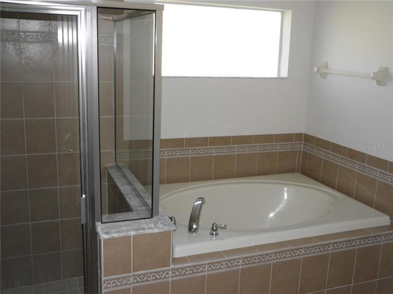 Photo 11 of 25 - 10816 Standing Stone Dr, Wimauma, FL 33598
