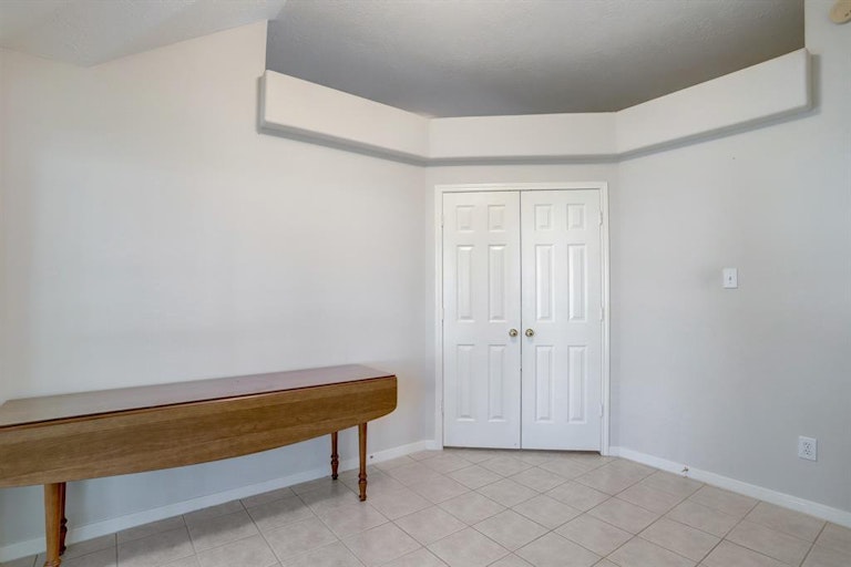 Photo 6 of 31 - 4911 Falling Oak Ct, Pasadena, TX 77505