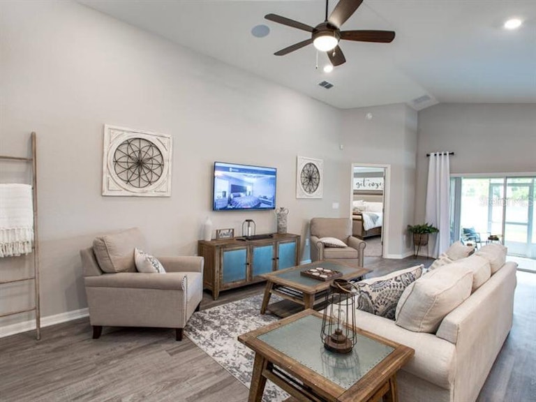 Photo 7 of 15 - 7148 Twisting Pines Loop, Zephyrhills, FL 33541