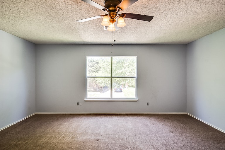Photo 9 of 17 - 4842 Limestone Well Dr, San Antonio, TX 78247