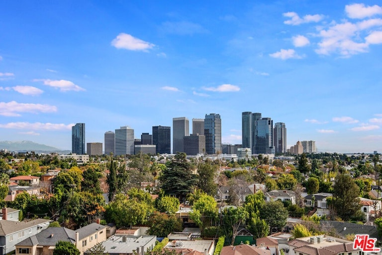 Photo 5 of 26 - 10580 Wilshire Blvd #7SW, Los Angeles, CA 90024