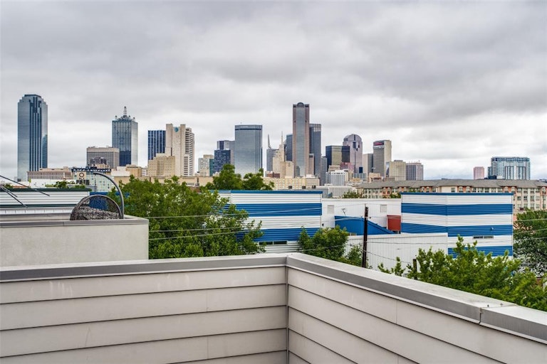 Photo 2 of 27 - 1234 Hyde Ct, Dallas, TX 75215