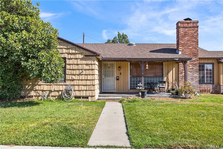 Photo 5 of 21 - 167 Palmyra Dr, San Bernardino, CA 92404