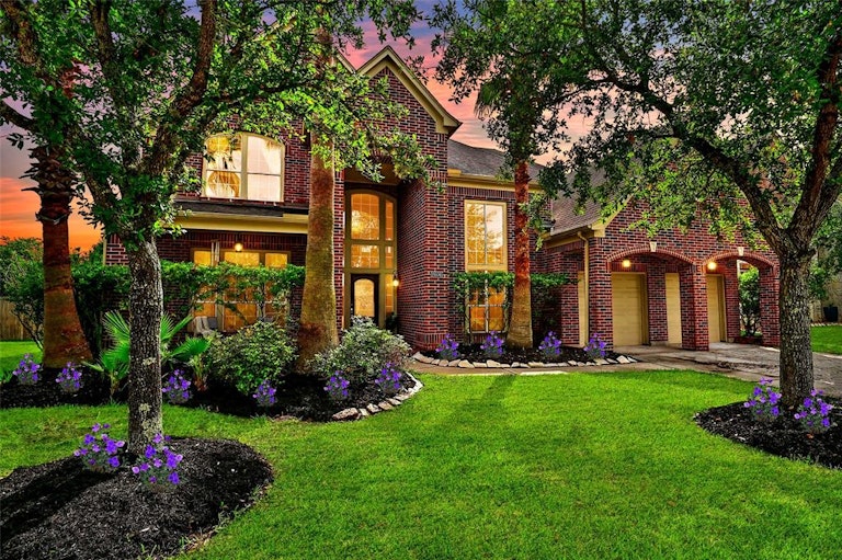 Photo 2 of 45 - 2606 Cottage Creek Ct, Pearland, TX 77584