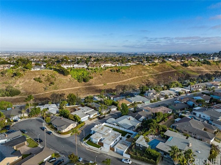 Photo 32 of 33 - 4501 Don Valdes Dr, Los Angeles, CA 90008