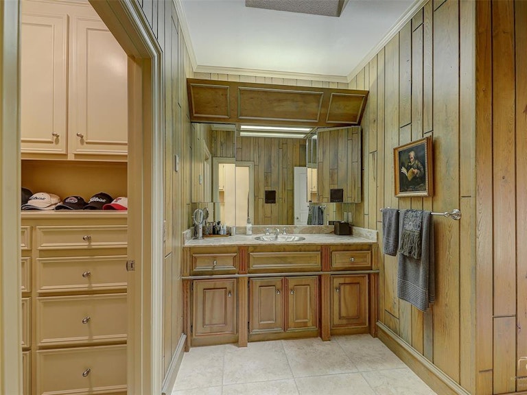 Photo 25 of 31 - 17316 Club Hill Ln, Dallas, TX 75248