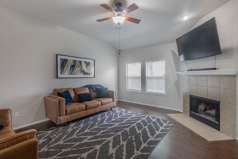 Photo 14 of 36 - 2854 Gospel Dr, Dallas, TX 75237