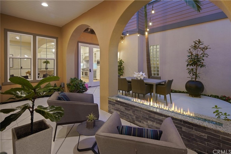 Photo 5 of 42 - 21247 Ronda Cir, Huntington Beach, CA 92648