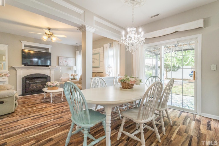 Photo 9 of 27 - 7850 Braefield Dr, Raleigh, NC 27616