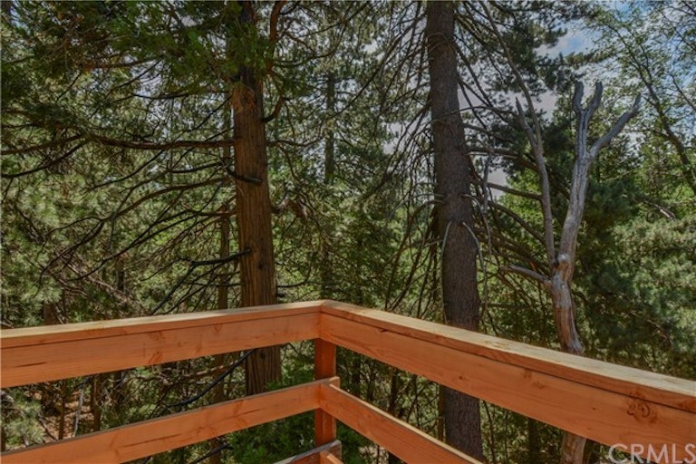 Photo 22 of 25 - 679 Oak Dr, Twin Peaks, CA 92391