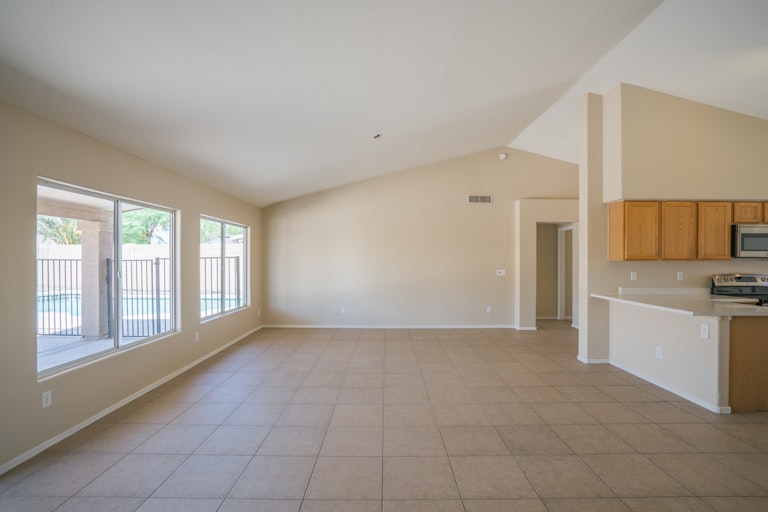 Photo 4 of 24 - 7640 W Cholla St, Peoria, AZ 85345