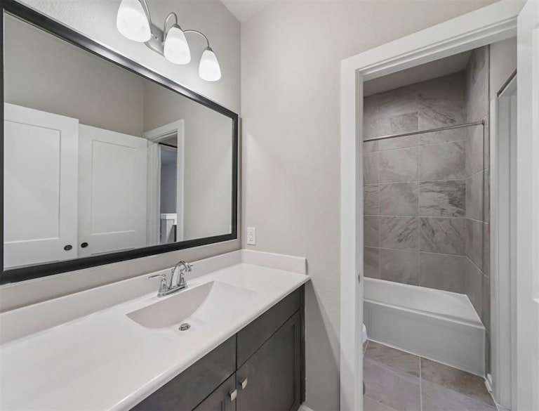 Photo 12 of 17 - 10505 Eastern Bluestar Dr, Conroe, TX 77385