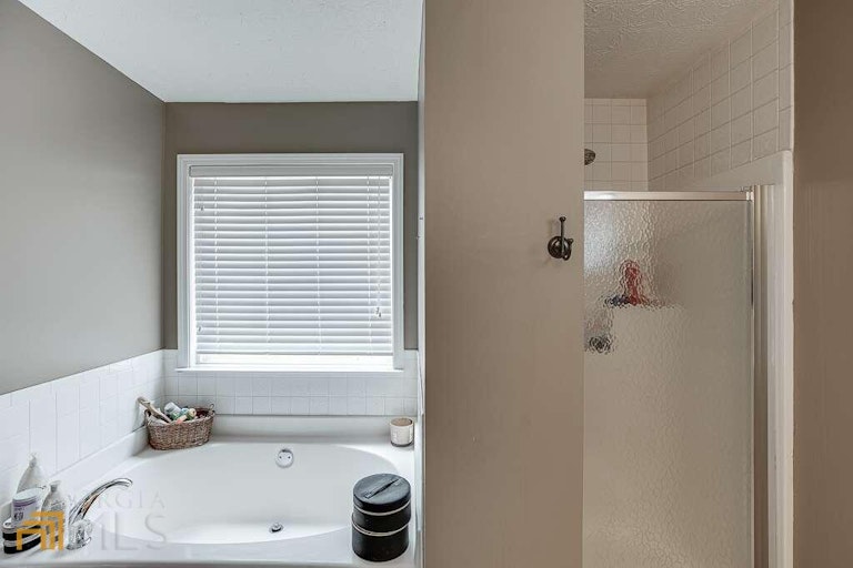 Photo 34 of 41 - 3248 Meadow Point Dr, Snellville, GA 30039