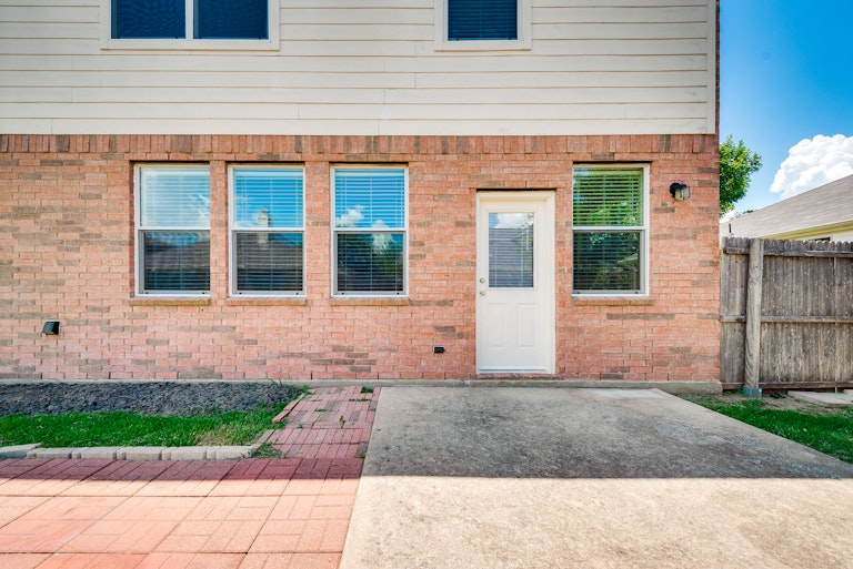 Photo 35 of 37 - 229 Willowlake Dr, Little Elm, TX 75068