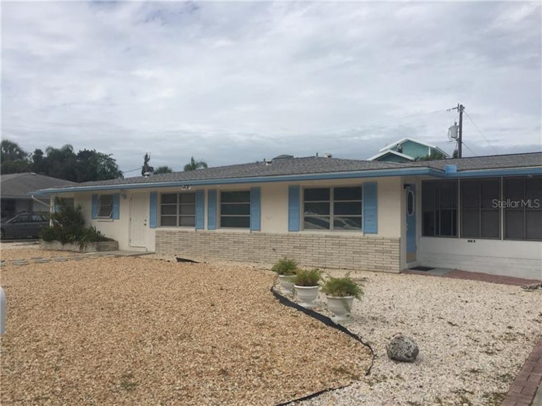 Photo 3 of 14 - 408 71st St Unit A, Holmes Beach, FL 34217
