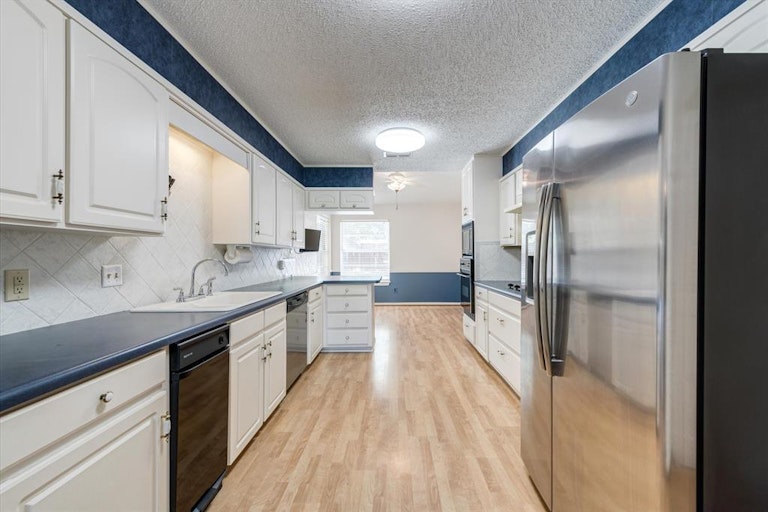 Photo 12 of 40 - 312 Greenbriar Ln, Colleyville, TX 76034