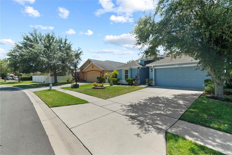 Photo 3 of 29 - 2804 Maguire Dr, Kissimmee, FL 34741