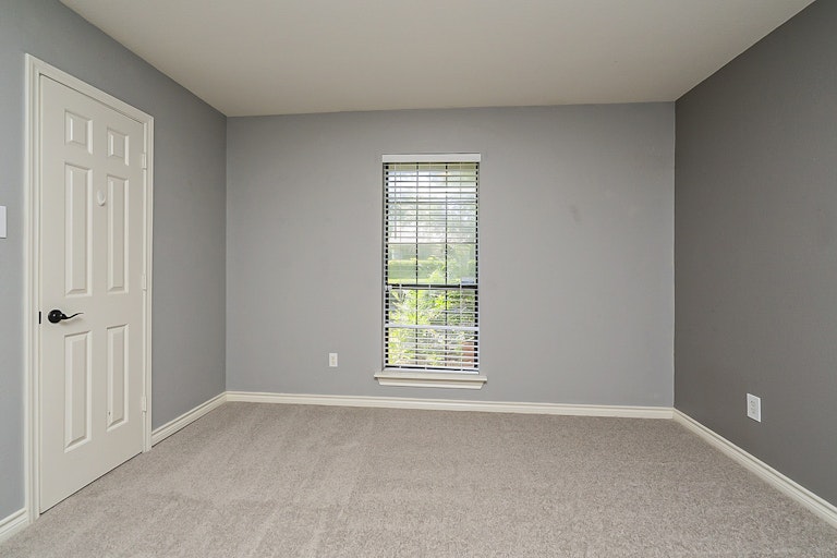 Photo 14 of 25 - 616 Pecan Creek Dr, Sunnyvale, TX 75182