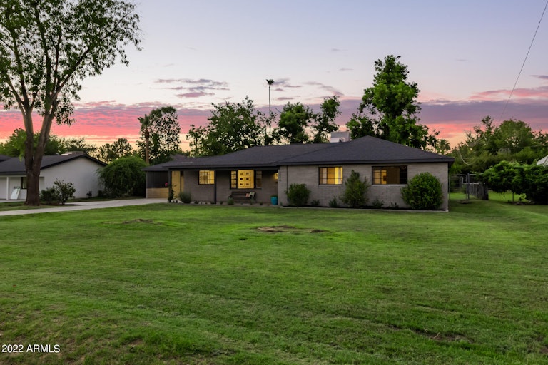 Photo 8 of 68 - 3316 E Mitchell Dr, Phoenix, AZ 85018