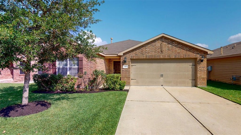 Photo 1 of 29 - 915 Marigold Rd, Baytown, TX 77521