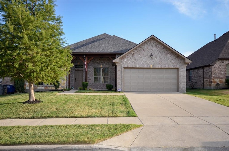 Photo 1 of 33 - 3058 Lakefield Dr, Little Elm, TX 75068